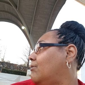 Meet your Posher, Lesley